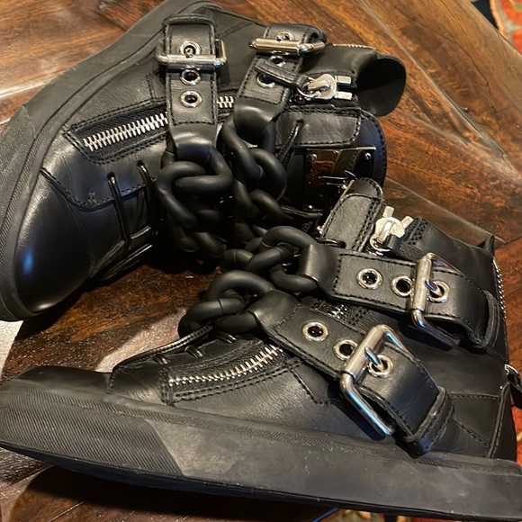 Giuseppe Zanotti - Picture 3 of 7